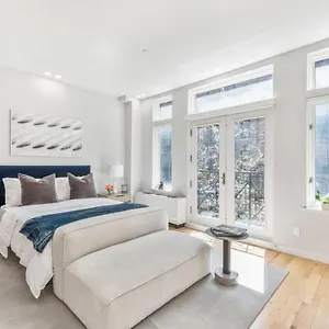 Studio W Charming Juliet Balcony In Upper East Apartment