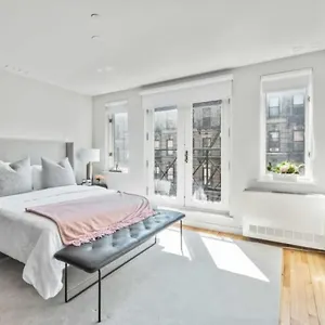 Luxe Studio With Charming Juliet Balcony Apartment